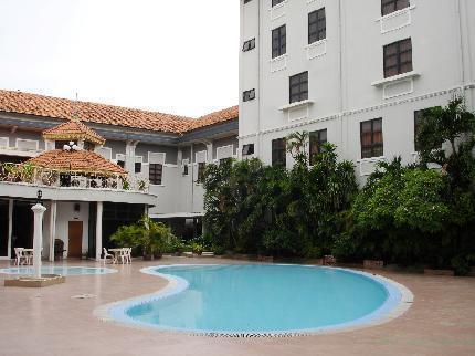 Holiday Hotel Phnom Penh Esterno foto